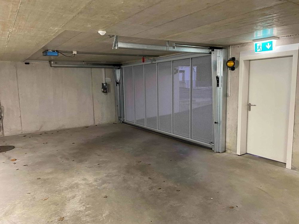 null rooms Car park, garage for rent in Kaisten - image 1/2