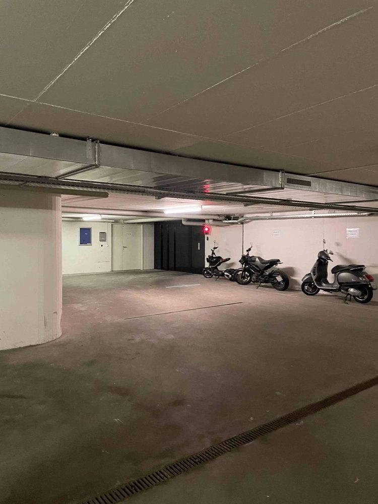 null rooms Car park, garage for rent in Zürich - image 1/2