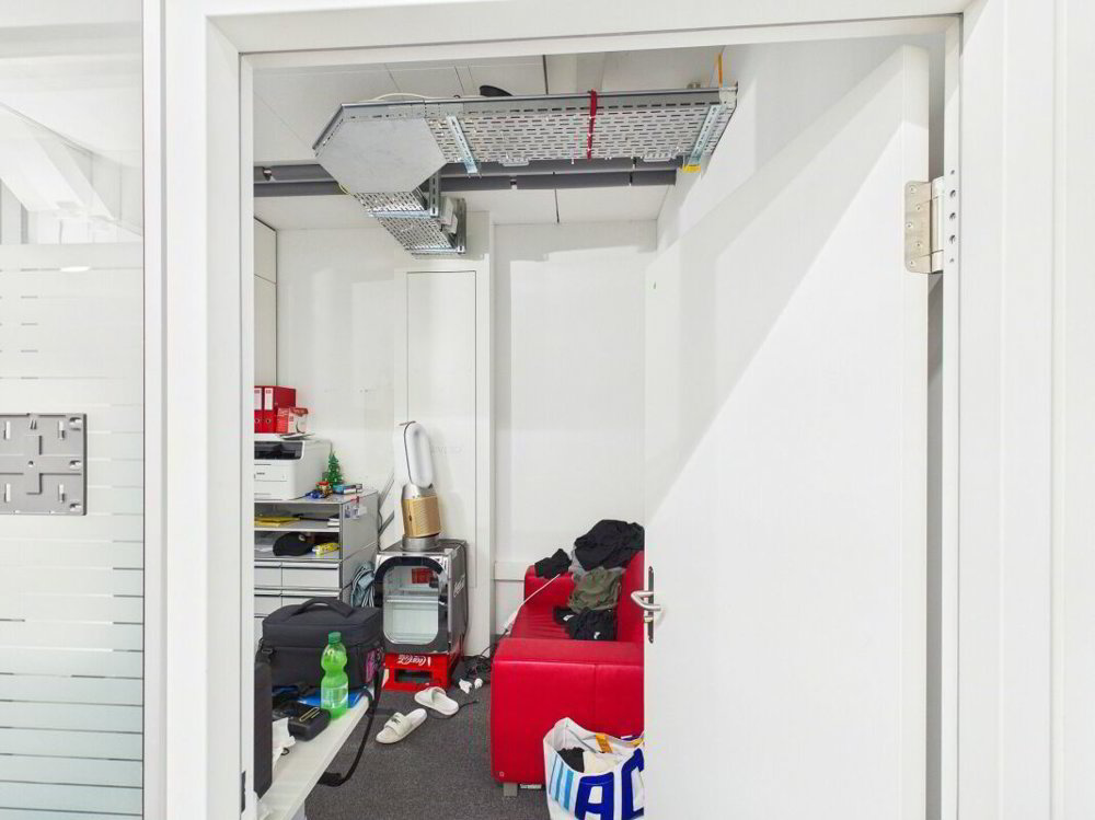 3 rooms Office & Commercial for rent in Zürich - image 1/13