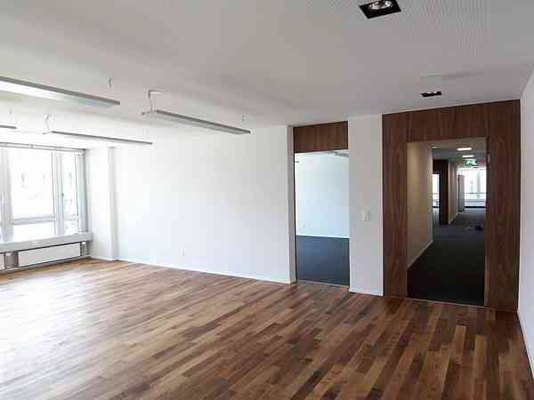 6 rooms Office & Commercial for rent in Zürich - image 1/10