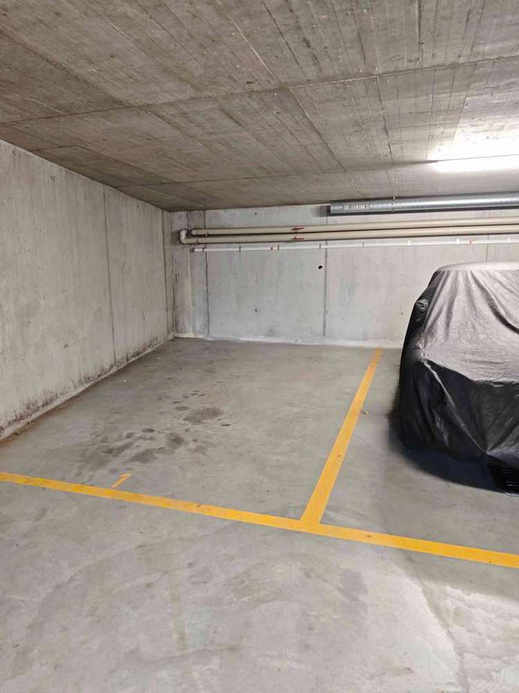 null rooms Car park, garage for rent in Ittigen - image 1/2