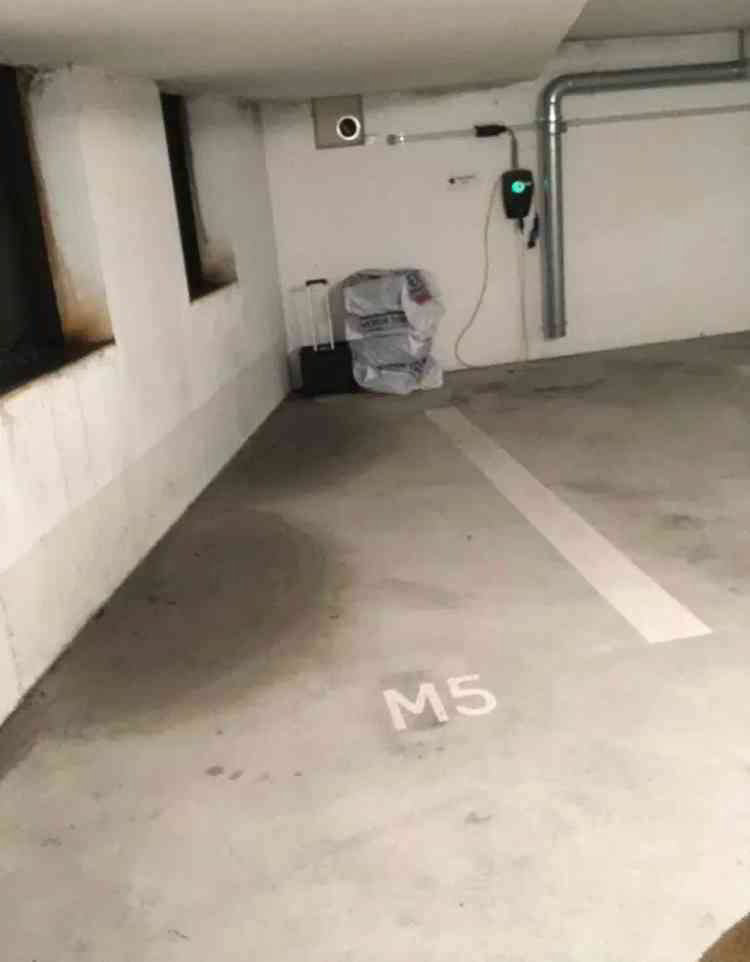 null rooms Car park, garage for rent in Aarau - image 1/1