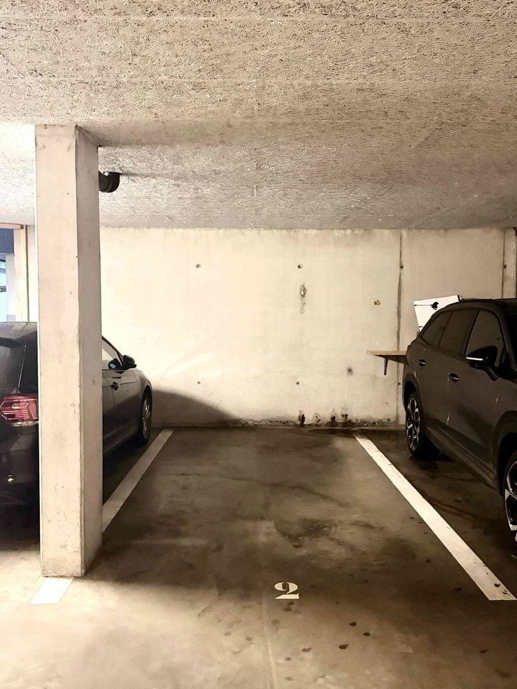 null rooms Car park, garage for rent in Meiringen - image 1/1