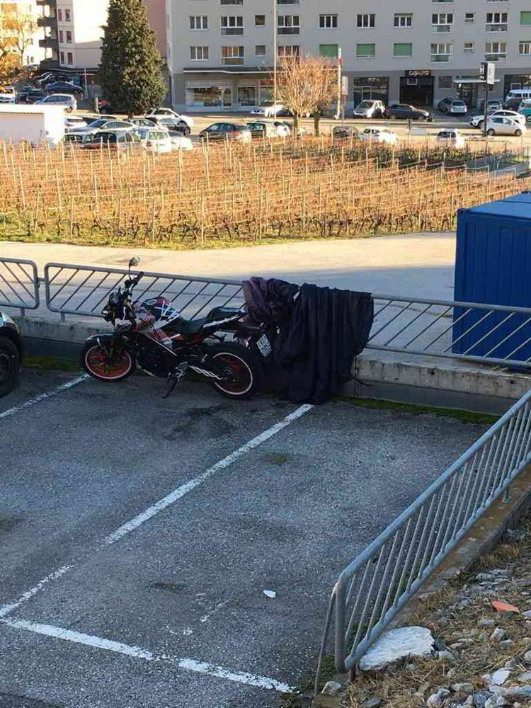 null Zimmer Parkplatz, Garage zu vermieten in Loc - Bild 1/3