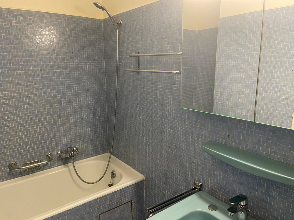 3 rooms Apartment to buy in Geneva - image 1/5