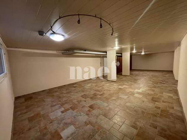 Grand dépôt d'env. 80 m², chauffés au sous-sol avec kitchenette et wc - Ansicht 3