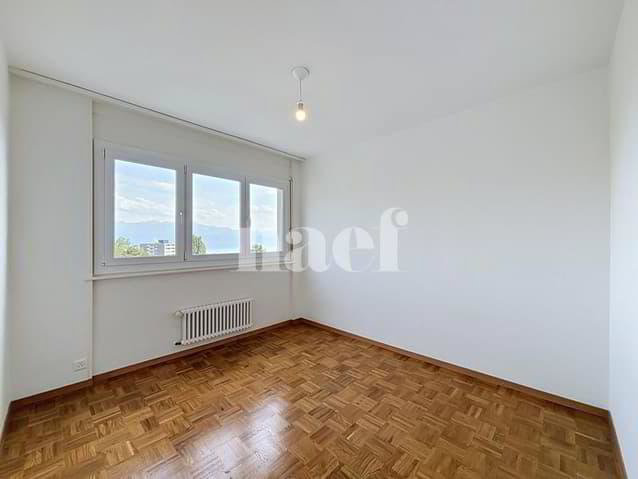 5 rooms Apartment for rent in Lausanne - image 1/12