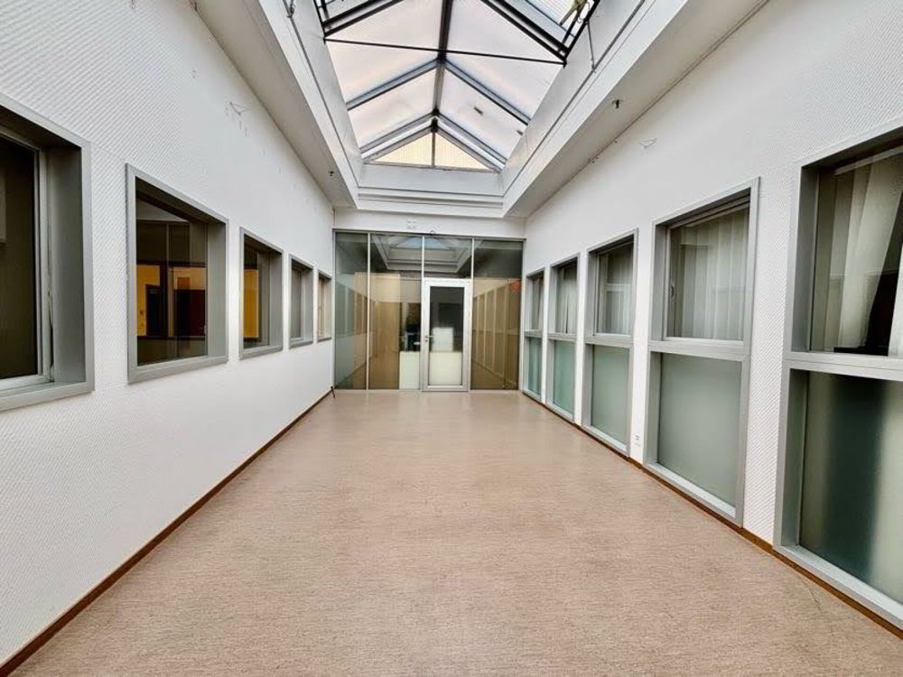 null rooms Office & Commercial to buy in Le Mont-sur-Lausanne - image 1/8