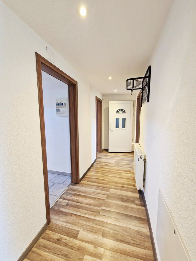3 rooms Apartment for rent in Reconvilier - image 1/12