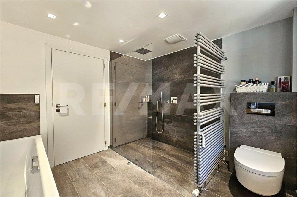 7.5 rooms House to buy in Leukerbad - image 1/13