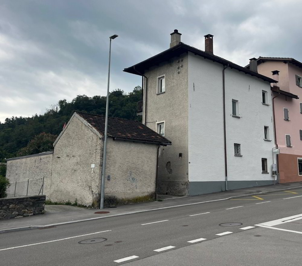 5 rooms House to buy in Losone - image 1/3