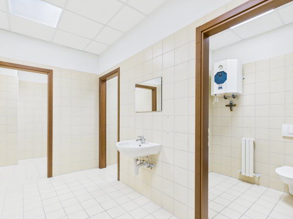 Luminoso ufficio al primo piano di 144 m² con servizi privati - Ansicht 5