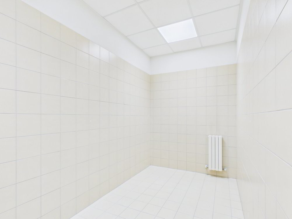 null rooms Office & Commercial for rent in Manno - image 1/6