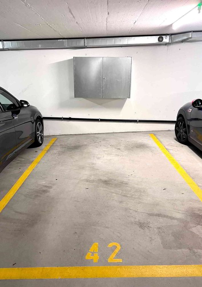 null rooms Car park, garage for rent in Männedorf - image 1/1