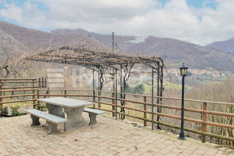 4 rooms House to buy in Muggio - image 1/5