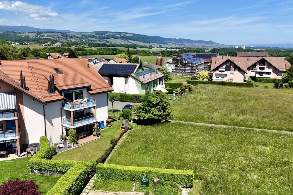 5.5 rooms Apartment to buy in Duillier - image 1/11