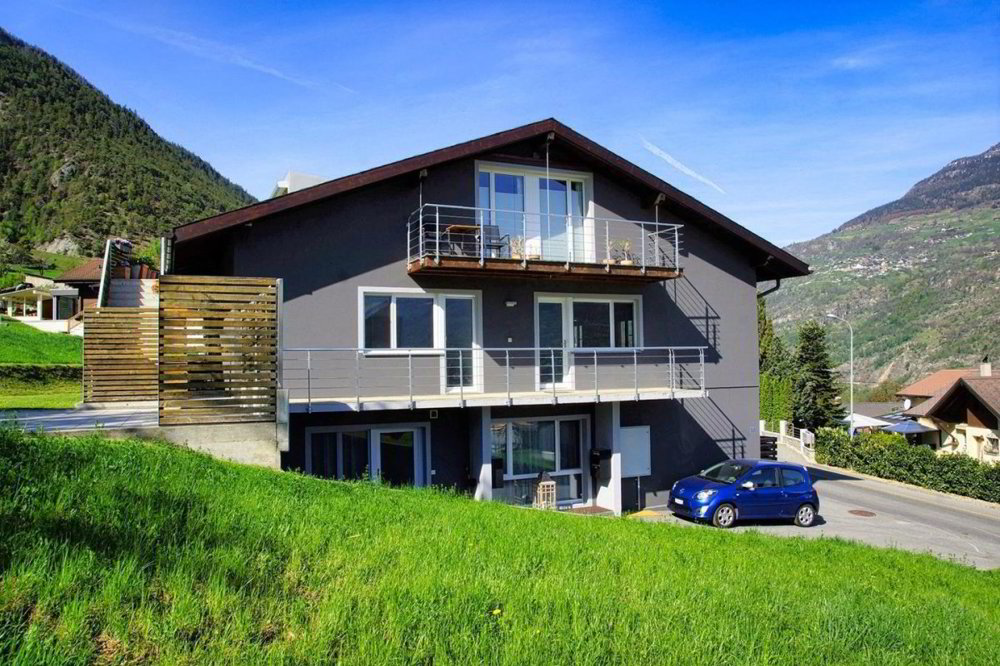 10 rooms House to buy in Glis - image 1/1