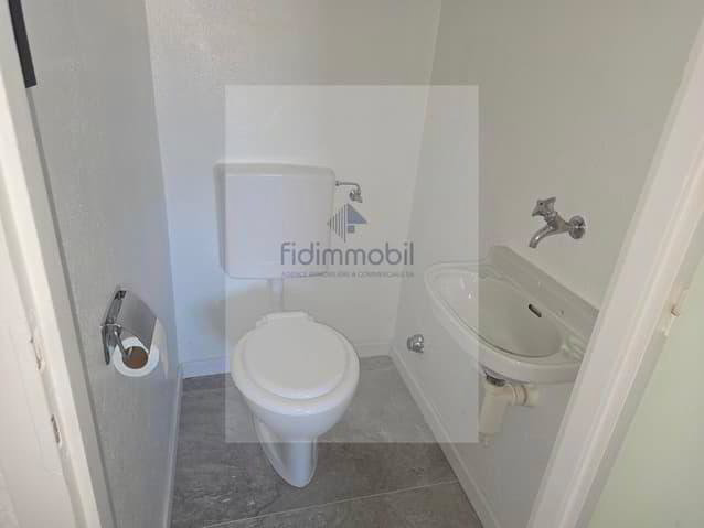 Appartement 4 pièces à louer à La Chaux-de-Fonds - image 1/8