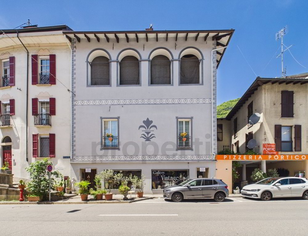 Immeuble d'habitation de 10.5 pièces en vente à Brissago - 286 m²