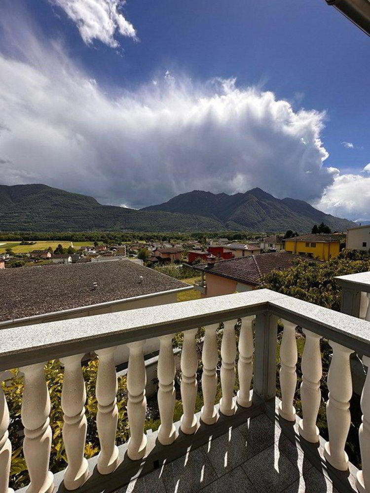 4.5 rooms House to buy in Cugnasco - image 1/12
