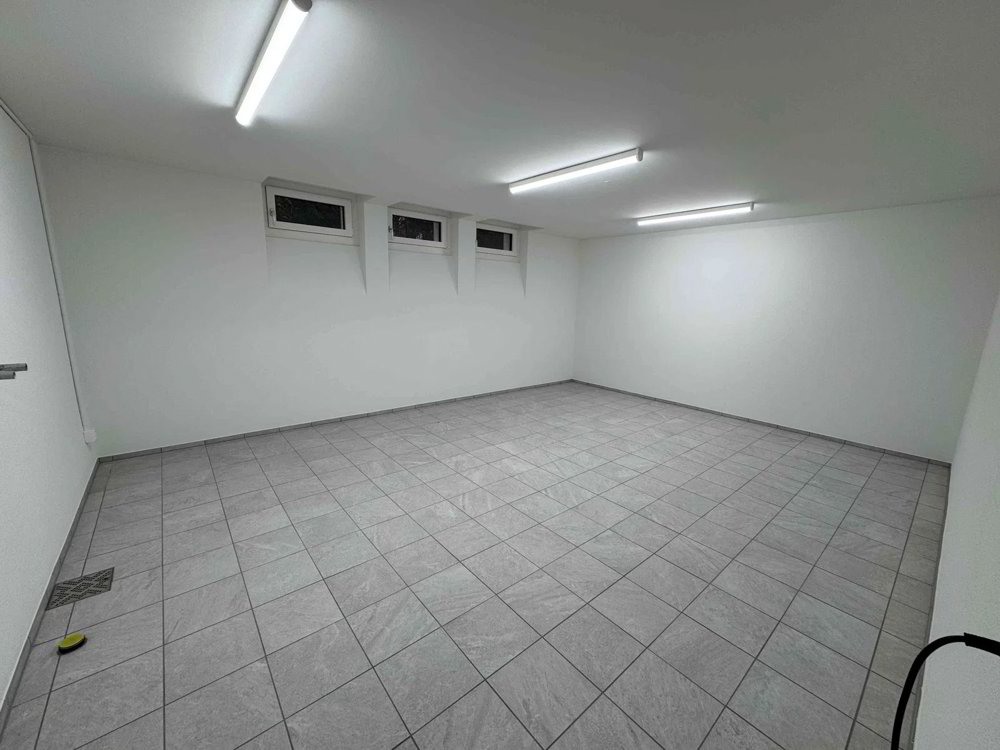 Moderne Gewerberaum mit separater WC - Mehr