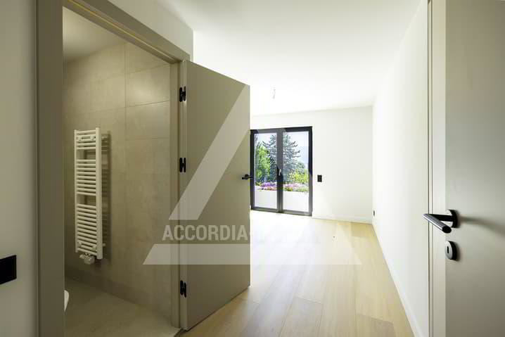 7.5 rooms House to buy in St-Légier-La Chiésaz - image 1/13