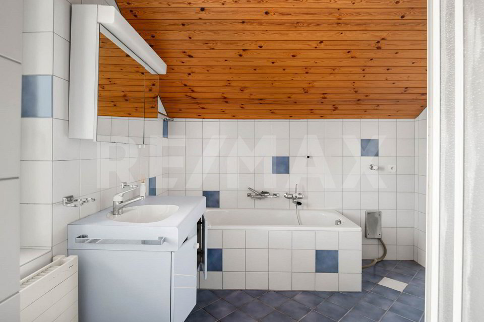 Casa di 8 locali in vendita a Siebnen - immagine 1/13