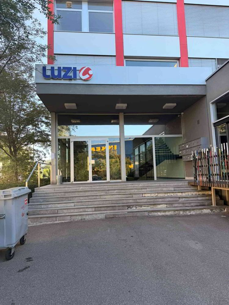 1 rooms Office & Commercial for rent in Dietlikon - image 1/4