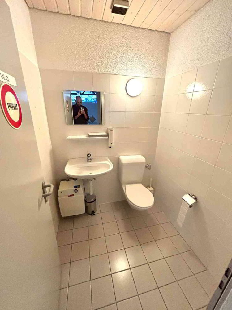 1 Zimmer Büro zu vermieten in Düdingen - Bild 1/5