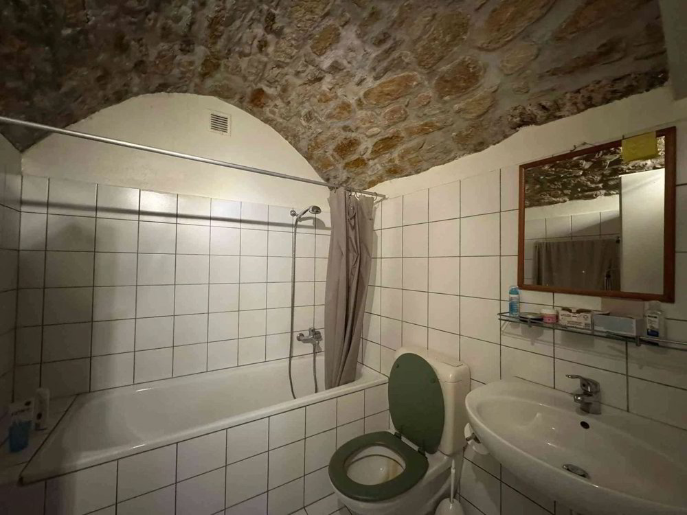 1 rooms Flat-sharing for rent in Neuchâtel - image 1/4