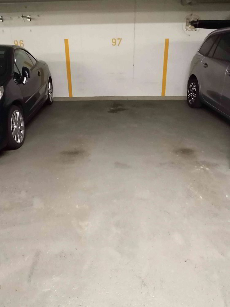 Abgesperrter Parkplatz in sauberer Tiefgarage zu vermieten - Ansicht 3