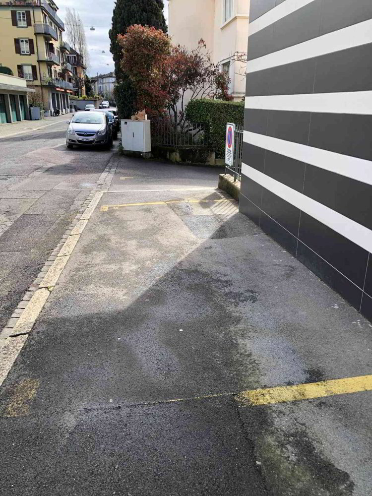 null rooms Car park, garage for rent in Lausanne - image 1/3