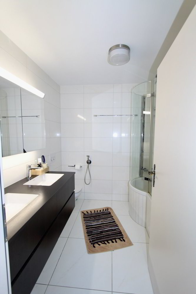 Appartement 5 pièces à acheter à Hauterive NE - image 1/9
