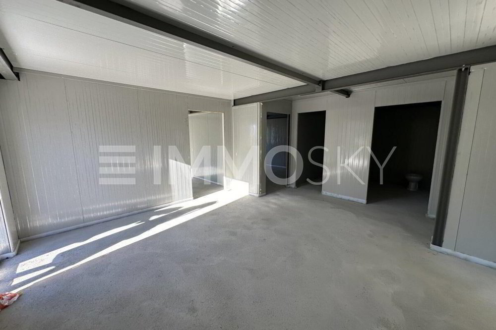 4 rooms Office & Commercial to buy in Riazzino - image 1/5