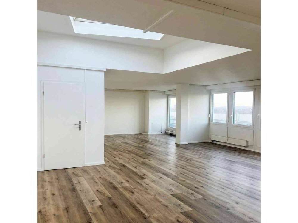 Helles Attika-Grossraumbüro 90 m² mit Dachterrasse, 4. OG Fällanden - Mehr