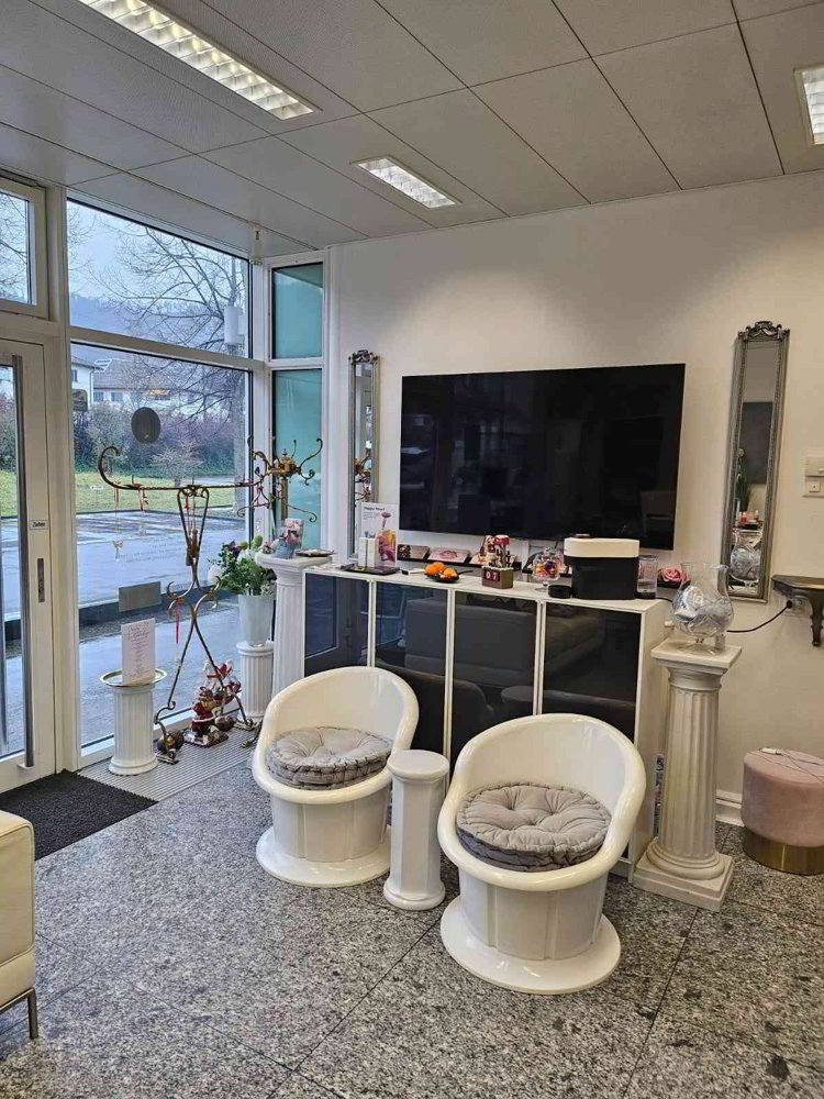 Untermiete - Platzmiete im Beautysalon in Adliswil - Mehr