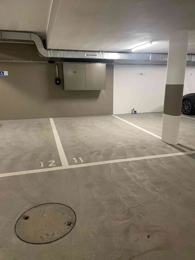 null rooms Car park, garage for rent in St. Gallen - image 1/2