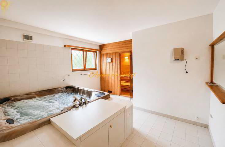 Maison 8.5 pièces à acheter à Crans-Montana - image 1/13