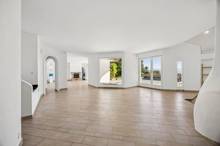 10.5 rooms House to buy in Yens - image 1/4
