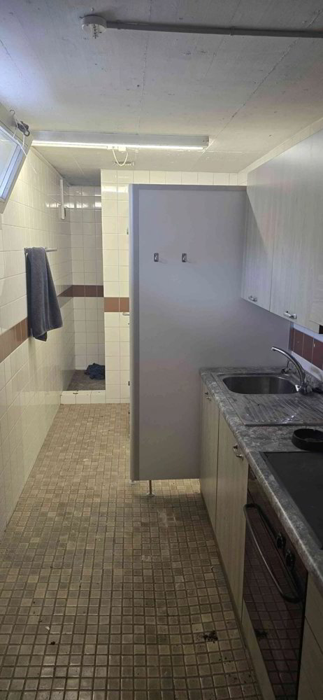 Gewerberaum mit Küche, WC und Dusche - Ansicht 2