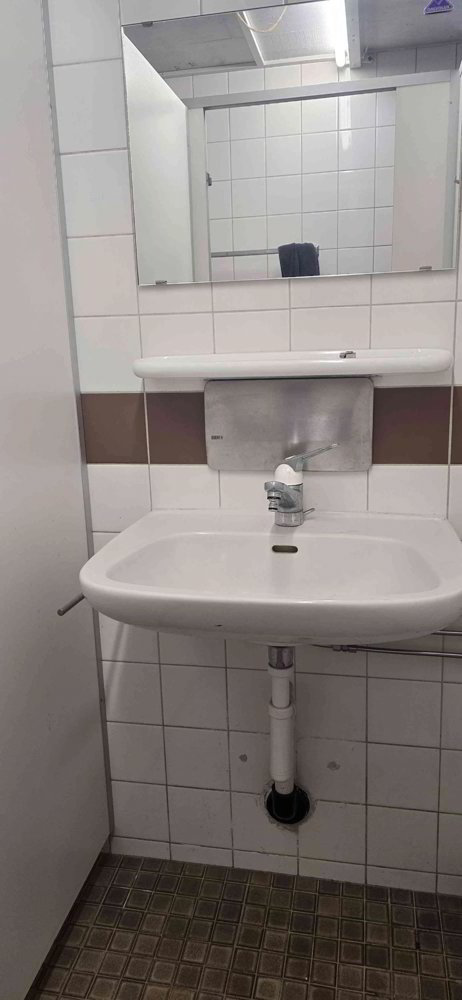 Gewerberaum mit Küche, WC und Dusche - Ansicht 3