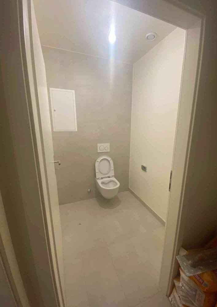 1 rooms Office & Commercial for rent in Geneva - image 1/3