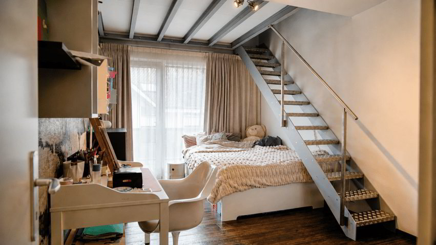 7 rooms Apartment to buy in Mies - image 1/7