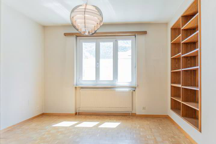 5 rooms House to buy in Raron - image 1/13