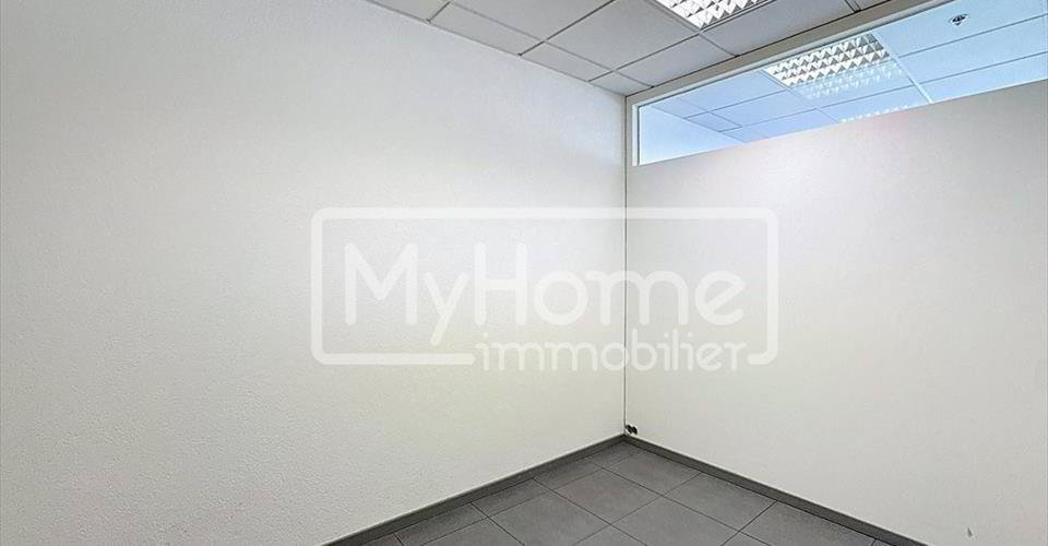 null rooms Office & Commercial for rent in Lonay - image 1/13