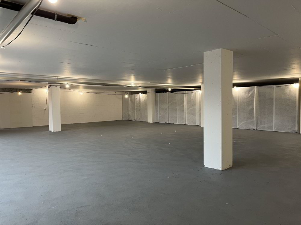 null rooms Office & Commercial for rent in Niederhasli - image 1/7