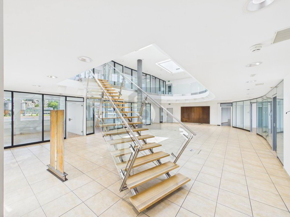 RIESIGE PRODUKTIONSHALLE IDEAL FÜR IHR BUSINESS - Ansicht 2