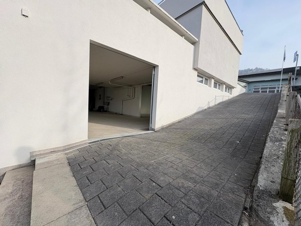Vielseitiger Gewerberaum mit 2 Parkplätzen - Ansicht 5
