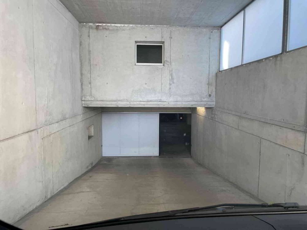 Grosse Parkplatz in Tiefgarage zu vermieten - Ansicht 2