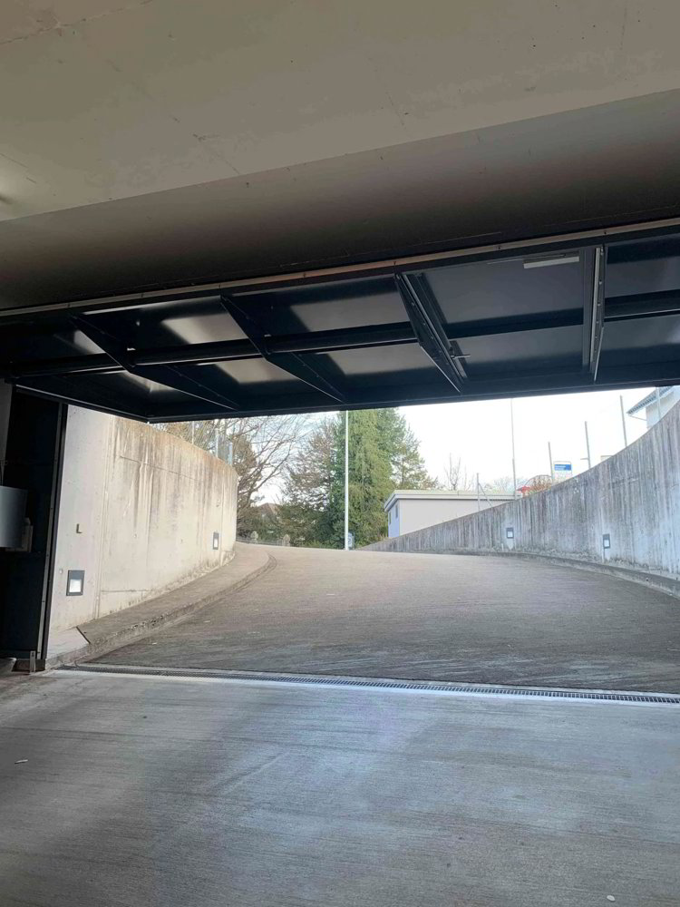 null rooms Car park, garage for rent in Horgen - image 1/3